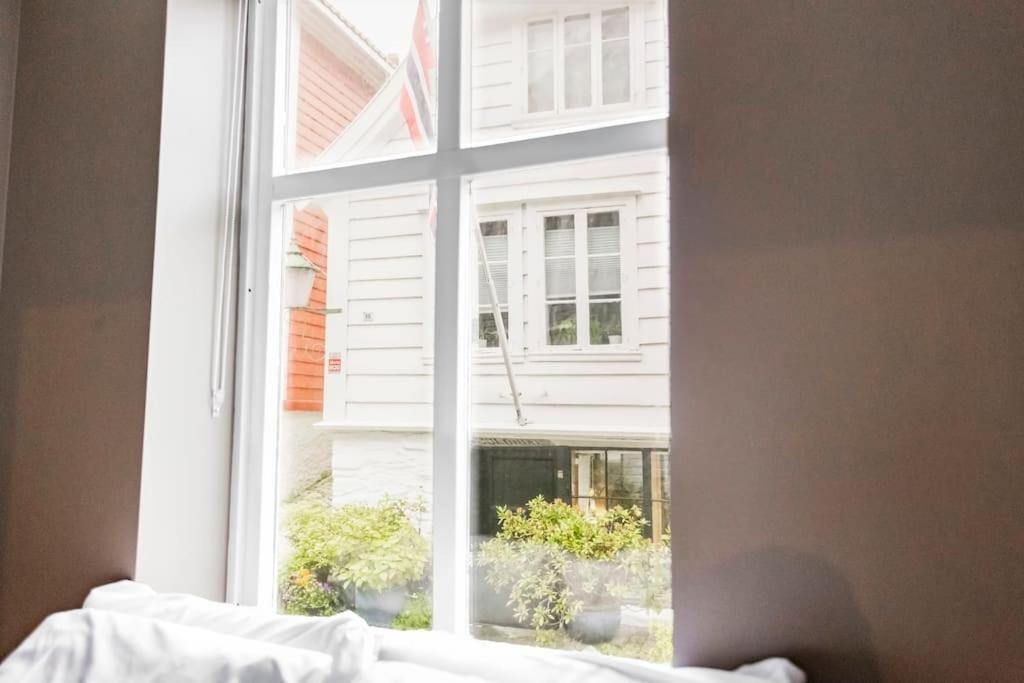 New! Modern Apartment In Historic Area Of Bergen! Buitenkant foto