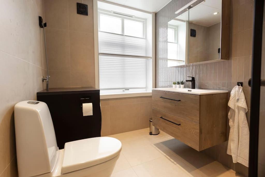 New! Modern Apartment In Historic Area Of Bergen! Buitenkant foto