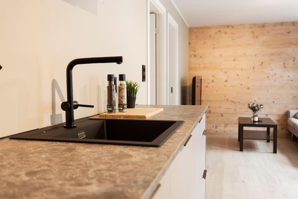 New! Modern Apartment In Historic Area Of Bergen! Buitenkant foto