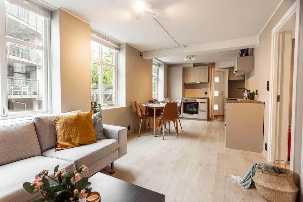 New! Modern Apartment In Historic Area Of Bergen! Buitenkant foto